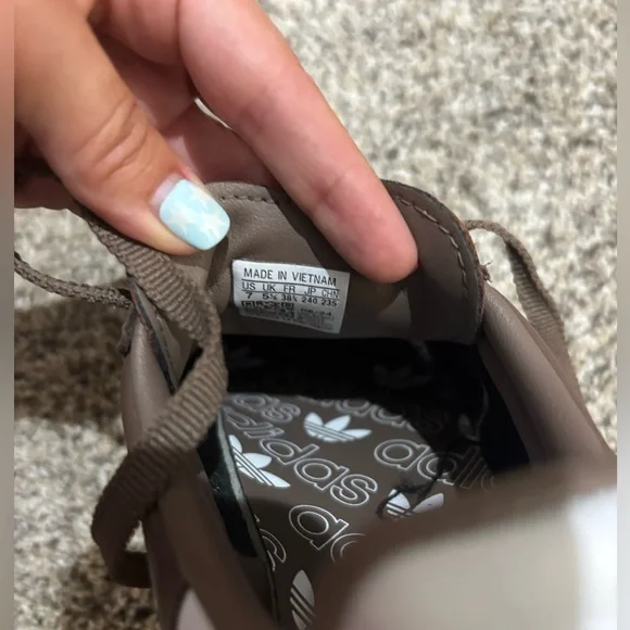 Women’s adidas sambas size 7 - Picture 3 of 5